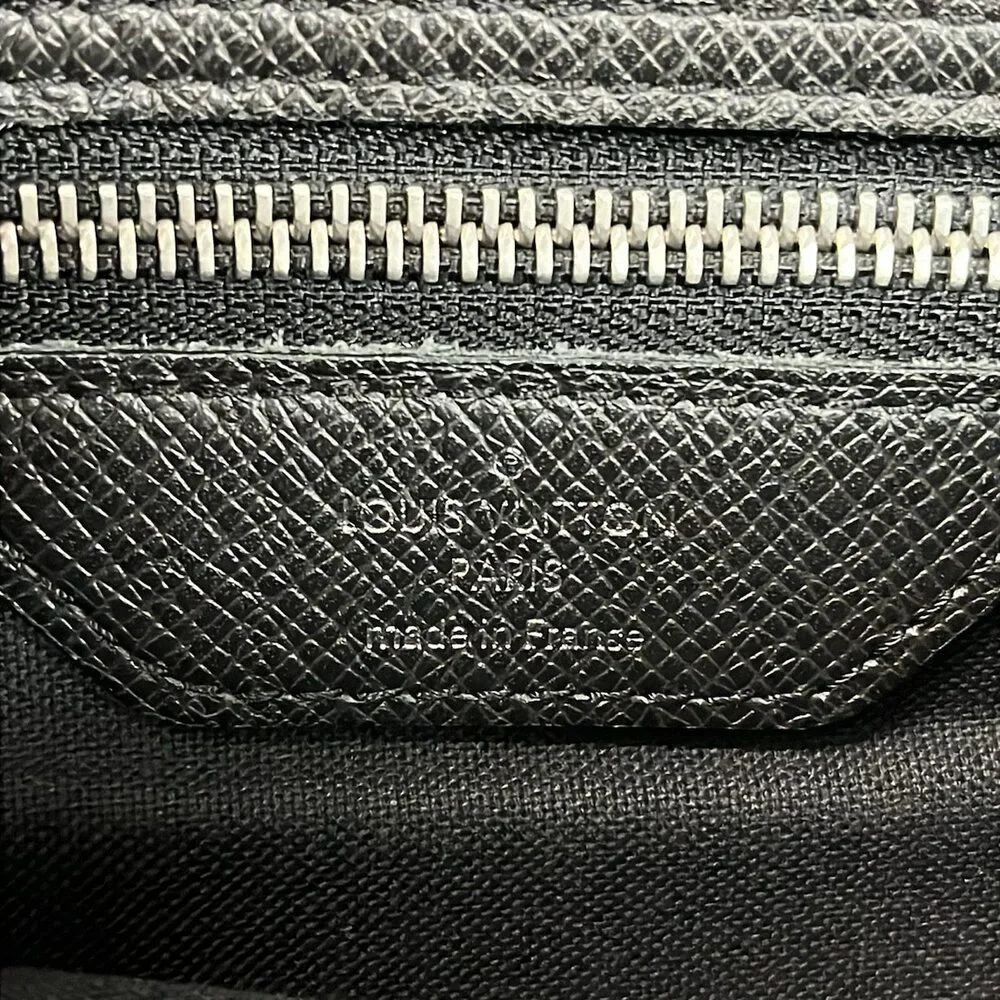 Louis Vuitton Roman MM Taiga Shoulder Bag M32624 - Picture 8 of 8